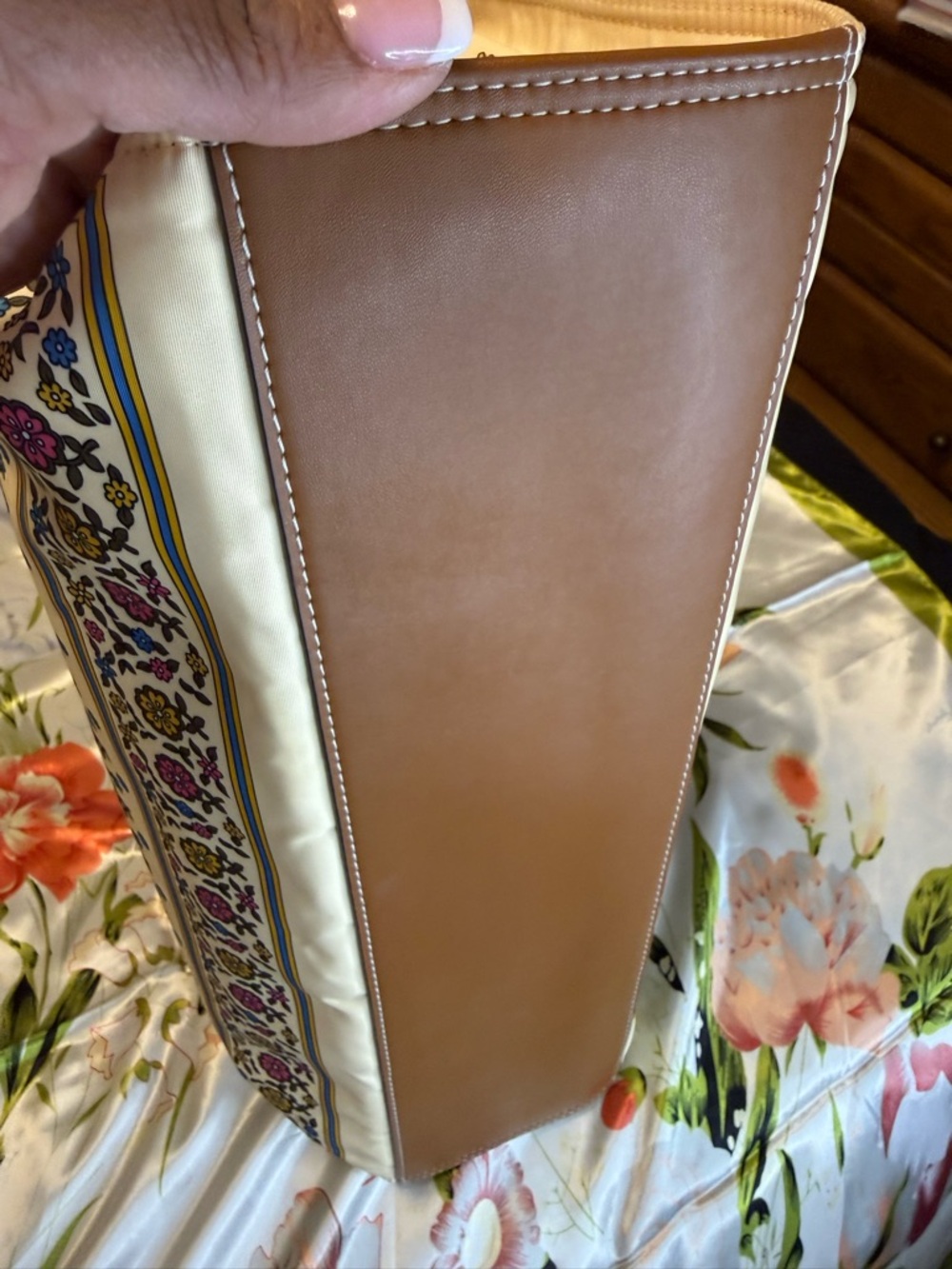 Tory Burch Ella Printed Tote Bag – Floral Canvas & Leather - Picture 4 of 16